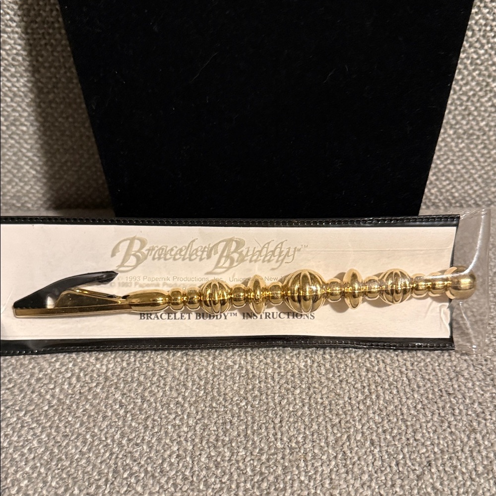 Bracelet Buddy Tool
